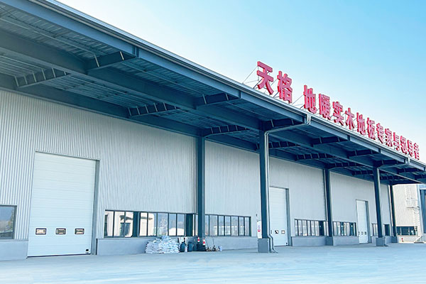 天格地板廠(chǎng)房出入口工業(yè)提升門(mén)